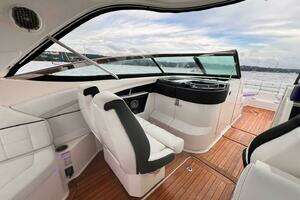 2014 Sea Ray SLX 350 thumbnail 12