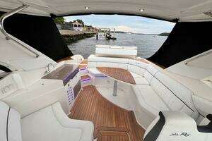 2014 Sea Ray SLX 350 thumbnail 8