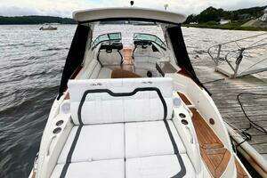 2014 Sea Ray SLX 350 thumbnail 3