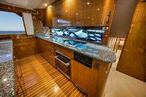 2011 Viking 76 Enclosed Bridge thumbnail 17