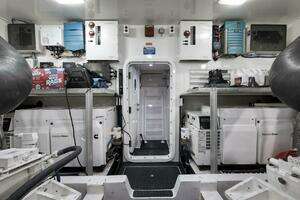 2011 Viking 76 Enclosed Bridge thumbnail 90