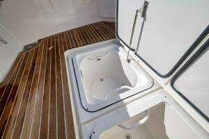 2011 Viking 76 Enclosed Bridge thumbnail 45