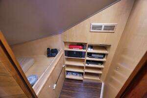 2011 Viking 76 Enclosed Bridge thumbnail 15