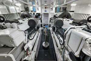 2011 Viking 76 Enclosed Bridge thumbnail 101