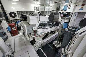 2011 Viking 76 Enclosed Bridge thumbnail 97