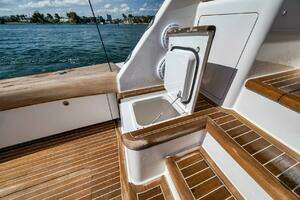 2011 Viking 76 Enclosed Bridge thumbnail 48