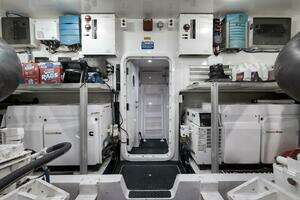 2011 Viking 76 Enclosed Bridge thumbnail 93