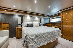 2011 Viking 76 Enclosed Bridge thumbnail 24