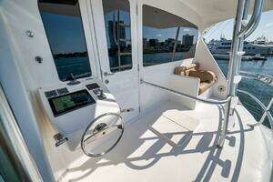 2011 Viking 76 Enclosed Bridge thumbnail 64