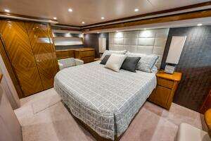2011 Viking 76 Enclosed Bridge thumbnail 26