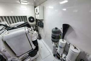 2011 Viking 76 Enclosed Bridge thumbnail 95
