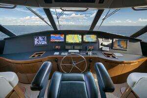 2011 Viking 76 Enclosed Bridge thumbnail 3