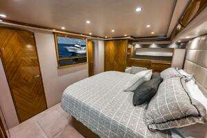 2011 Viking 76 Enclosed Bridge thumbnail 29