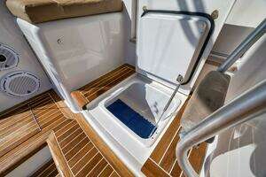 2011 Viking 76 Enclosed Bridge thumbnail 51