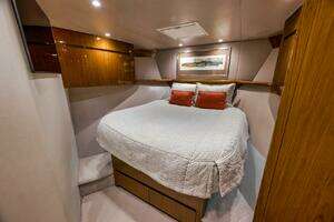 2011 Viking 76 Enclosed Bridge thumbnail 34