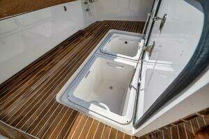 2011 Viking 76 Enclosed Bridge thumbnail 44