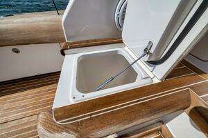 2011 Viking 76 Enclosed Bridge thumbnail 49