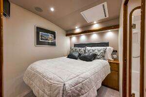 2011 Viking 76 Enclosed Bridge thumbnail 38