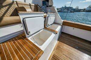 2011 Viking 76 Enclosed Bridge thumbnail 43