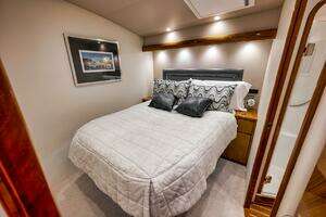 2011 Viking 76 Enclosed Bridge thumbnail 37