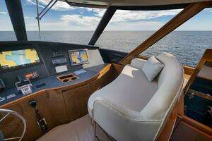 2011 Viking 76 Enclosed Bridge thumbnail 68