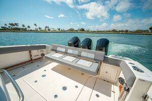2023 Boston Whaler 420 Outrage thumbnail 4