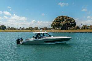 2023 Boston Whaler 420 Outrage thumbnail 1