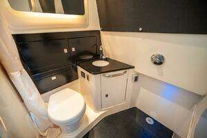 2023 Boston Whaler 420 Outrage thumbnail 28