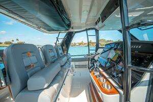 2023 Boston Whaler 420 Outrage thumbnail 15