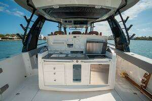 2023 Boston Whaler 420 Outrage thumbnail 8