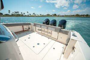 2023 Boston Whaler 420 Outrage thumbnail 7