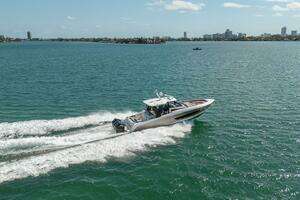 2023 Boston Whaler 420 Outrage thumbnail 35
