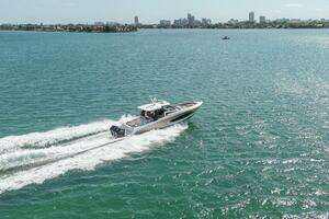 2023 Boston Whaler 420 Outrage thumbnail 34