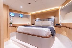 Horizon FD80 SHERI LYNN - VIP Stateroom