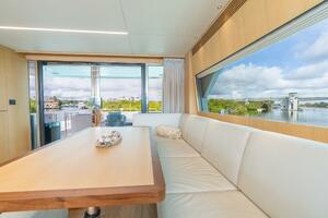 Horizon FD80 SHERI LYNN - Bridge Deck 