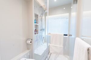 Horizon FD80 SHERI LYNN - Master Stateroom Ensuite Head