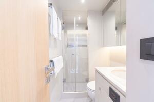 Horizon FD80 SHERI LYNN - Crew Quarters 