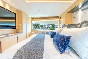 Horizon FD80 SHERI LYNN - Master Stateroom