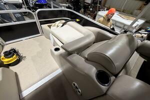 Photo 5992937 for 2011 Bennington 2554 GCW  