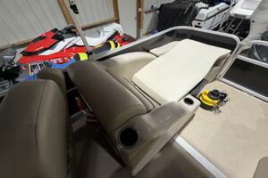 Photo 5992936 for 2011 Bennington 2554 GCW  