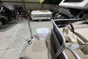 Photo 5992910 for 2011 Bennington 2554 GCW  