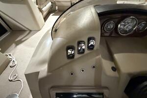 Photo 5992923 for 2011 Bennington 2554 GCW  