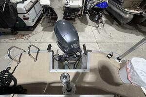 Photo 5992938 for 2011 Bennington 2554 GCW  