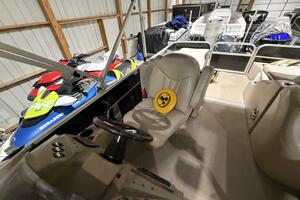 Photo 5992934 for 2011 Bennington 2554 GCW  