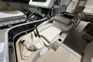 Photo 5992912 for 2011 Bennington 2554 GCW  