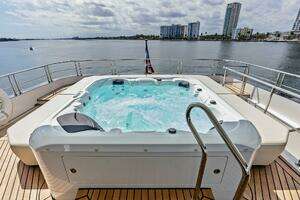 2024 Ocean Alexander 35 Revolution thumbnail 9