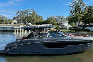 2023 Cruisers Yachts 38 GLS thumbnail 1