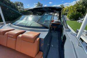 2023 Cruisers Yachts 38 GLS thumbnail 32