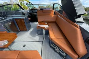 Cruisers Yachts 38 GLS -