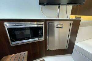 2023 Cruisers Yachts 38 GLS thumbnail 13